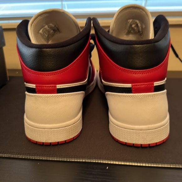 Nike Air Jordan Retro 1 Mid Chicago White Heel 2020 Sz 11